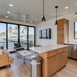 Awai's Floating Villa - Houseboat in Luxury Village – hotel w mieście Key West
