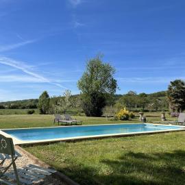 Villa Nid d'Oiseaux, hotel v destinácii Lustar