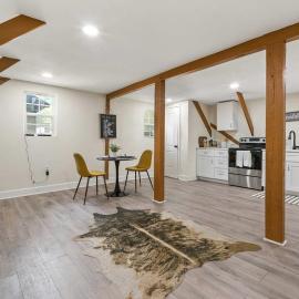 The Lily Pad Modern Cottage In The City, hotel in Mobile