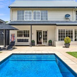 Bella Vista Retreat With Pool 950m to Beach