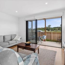 Boardwalk on Bright Coastal Apartment, hotel in Torquay