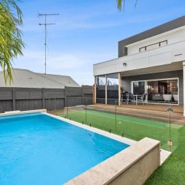 Waterways Luxury Poolside Retreat in Prime Location, Hotel in Ocean Grove
