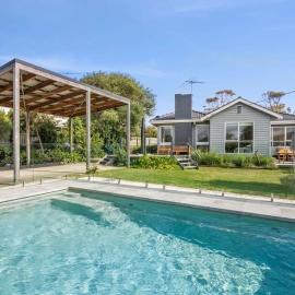 Torquay Springs with pool 600m to beach