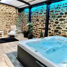 Villa Lily Spa, chambre d’hôtes avec spa privatif, ξενοδοχείο σε La Vicomté-sur-Rance