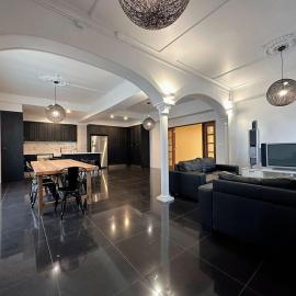 City Retreat for 8 with Spacious Rooms, Hotel in Hobart
