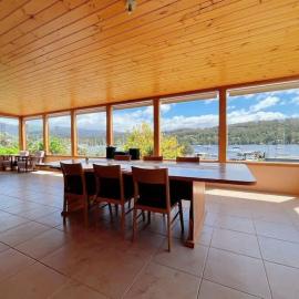 Stunning Water front view House at Kettering, хотел в Kettering