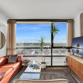 Trendy Inner-City Living Brunswick Apt for Two