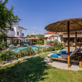Ultimate Aqua Dreamscape at Villa Olympiada، فندق في Evkarpía