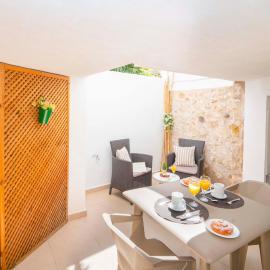 Townhouse Lleo 72 By homevillas360, Hotel in Pollença