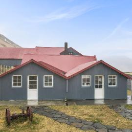 Rauðafell Mountain Side Apartment, Hotel in Skógar