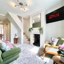 Charming Central Windsor 2 Bed Cottage Private Garden Legoland Ascot Windsor Castle Thorpe Park Heathrow Airport