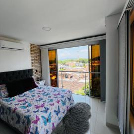 Lujoso Apartamento para Vacaciones y Negocios, hotel di Cartago