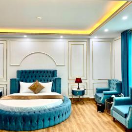 Royal Hotel Que Vo, hotel u gradu Hà Liễu