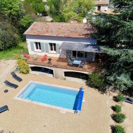 Maison avec piscine chauffée, centre village