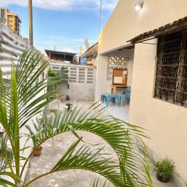 Nest Haven Homestay-Hostel, hotel di Dar es Salaam