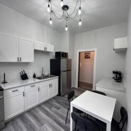 Historic Victorian Apartment, готель у місті Strathroy