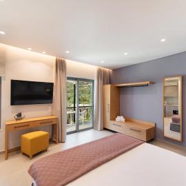 Niriton Residence Brand new Nydri Suites, מלון בנידרי