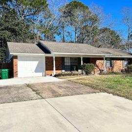 Cozy Ocean Springs Get-away