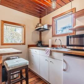 Charming two-level retreat in Capitol Hill - Foxglove Inn, Hotel in Seattle