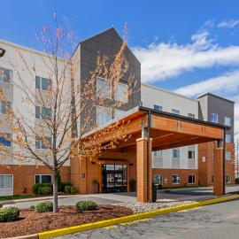 Country Inn & Suites by Radisson, Charlottesville-UVA, VA, хотел в Шарлотсвил
