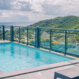 East villa. Entre terre, ciel et mer.
