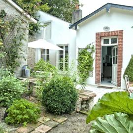 Gîte de Charme au Cœur de Blois avec Jardin Privé, Garage et Équipements Modernes - FR-1-491-425