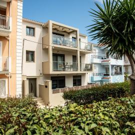EMILY'S LUXURY APARTMENTS/ GARDEN