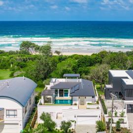 Aquarium House - with direct beach access & pool