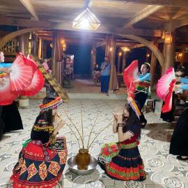 Puluong Bao Gia Homestay, hotel di Làng Bang