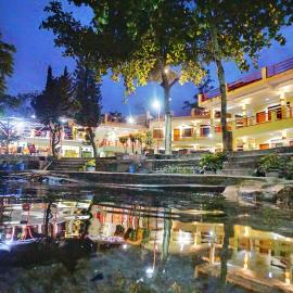 Pandu Lakeside Hotel Parapat, viešbutis mieste Parapatas