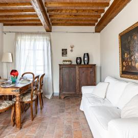 GuestHost - Residence La Mandolata Apartments W Pool & Parking!, hotel en Camaiore