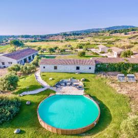 Residence with swimming-pool in Badesi, apartments with private outdoor area, hotel in Badesi