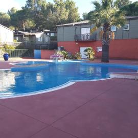 AGDE chalet sénérité piscine clim 6 PL, hotell i Agde