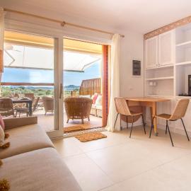 GuestHost - Portisco Bouganville Seaside Charm Flat W Veranda, hotel in Marina di Portisco