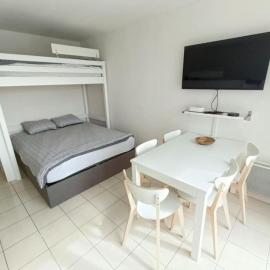 Disney Horizon Parc Studio 5 personnes PK privé gratuit balcon lit bébé, מלון במונטבראן