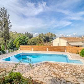 Tilia Tree Luxury apartment - Vast Pool and BBQ
