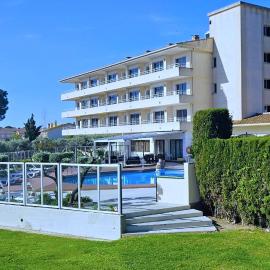 Apartamentos La Masia, hótel í L'Estartit