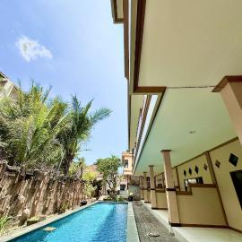 Taxa Raya Guest House, hotel in Legian