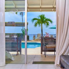 Tropical Sunset Beach Apartment Hotel, hotell i Saint James