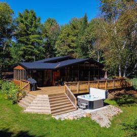 Red Cedar Chalet on Brady Lake, Hotel in Hindon Hill