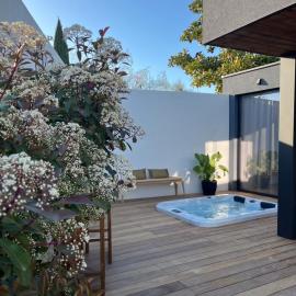 Lodge Valbelle, maison indépendante avec jacuzzi, Love room, hotel u gradu Tourves