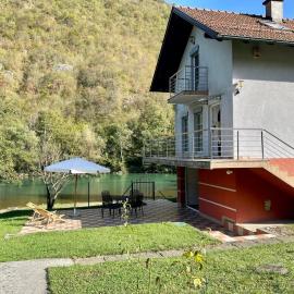 069 Riverside Vikendica - Banja Luka, hotel in Rekavice