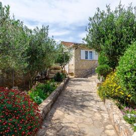 House Kelava, hotell i Basina