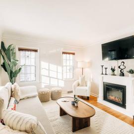 Enchanting and comfy urban cottage with renovated rustic den by Como Park & MN State Fair