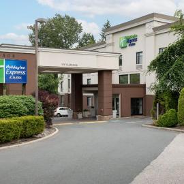 Holiday Inn Express and Suites Surrey by IHG, готель у місті Суррей