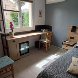 Chambre climatisée indépendante 300m mer