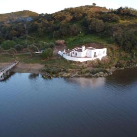 Magnífica casa a orillas del guadiana, hotel em Huelva