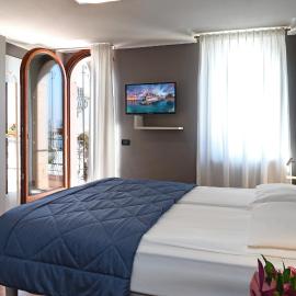 Albergo All'Ancora, готель у Гарді
