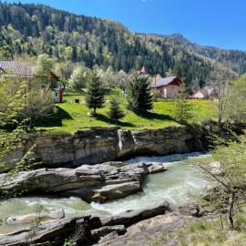 Tarcau Kub, hotel sa Cazaci