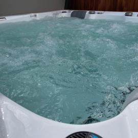 Winter Oase Beheizter Whirlpool Sauna und Kamin